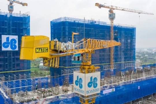 Tập đoàn Hòa Bình có hàng trăm tỷ tiền mặt vẫn... khất nợ