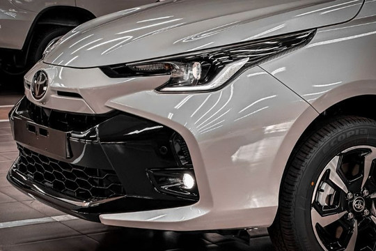 Chiếc sedan giá dưới 550 triệu đã gắn bó với người dùng Việt 22 năm, tài xế dịch vụ - khách mua lần đầu - gia đình nói rõ lý do 'chọn mặt gửi vàng'