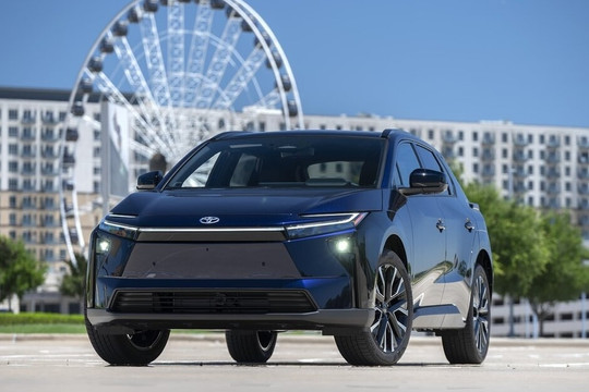 Toyota nâng cấp mẫu SUV điện, trang bị pin lithium-ion chạy xa tới 600km: Thiết kế đẹp, nhiều trang bị xịn chưa từng thấy, giá có ‘rẻ như cho’?