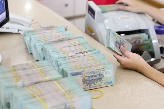 Thấy gì từ việc ngân hàng ồ ạt tăng lãi suất huy động?