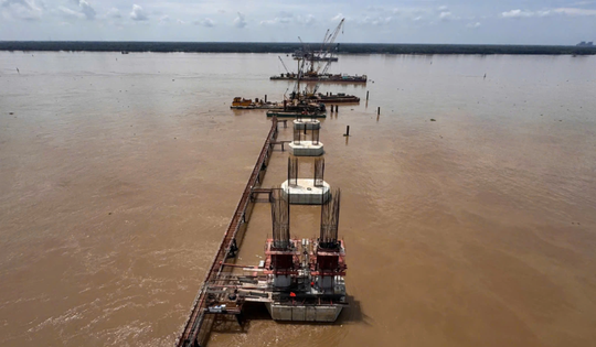 Cầu dây văng lớn thứ 2 Việt Nam, thuộc dự án 8.000 tỷ rút ngắn khoảng 80km từ miền Tây đến TP. HCM: Dần thành hình sau 1 năm khởi công