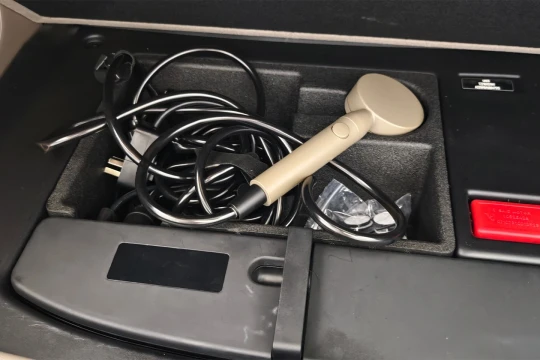 Mẫu SUV 'dị biệt' nhất thị trường xe điện: Có cả vòi hoa sen, chạy 1.500 km, nhận hơn 8.000 đơn đặt hàng chỉ trong 30 phút