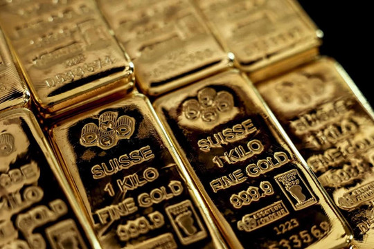 Giá vàng hôm nay 10/11: Tiếp tục tăng khi kinh tế Mỹ suy yếu, nhu cầu trú ẩn an toàn bùng nổ