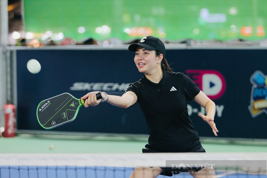 Phụ nữ nên chơi pickleball hay đi bộ?