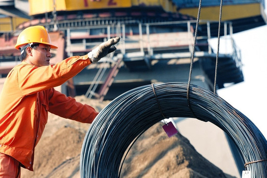 Đại gia thép chìm sâu trong thua lỗ, loạt lãnh đạo cấp cao nộp đơn từ nhiệm