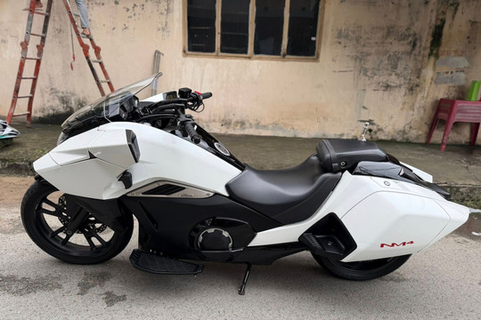 Chiếc 'phi thuyền' tay ga Honda hiếm gặp đang được rao bán với giá hơn 300 triệu tại Việt Nam, có chung 'DNA' với xe đặc chủng CSGT