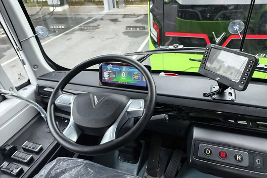 VinFast EB 6 lộ ảnh 'từ trong ra ngoài': 19 chỗ ngồi, pin LFP, chạy 250 km/sạc, trang bị tận răng, sắp xuất hiện đầy đường