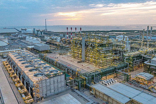 Ông chủ đứng sau tổ hợp hoá dầu 5 tỷ USD thu về hơn 25.000 tỷ từ thị trường Việt Nam