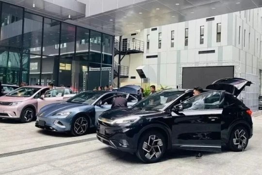 Xe năng lượng mới gặp khó vì Trung Quốc siết chặt chính sách