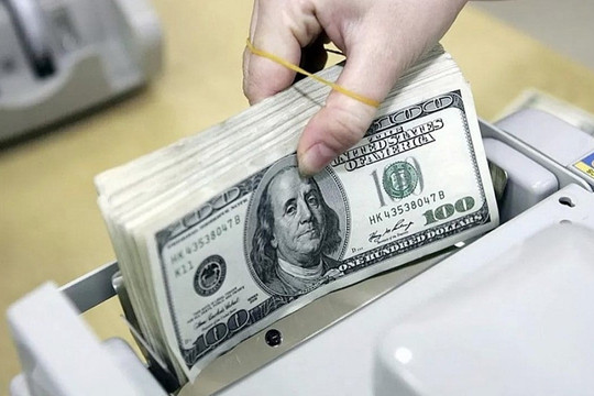 Tỷ giá USD hôm nay 12/11: USD tự do vọt gần 28.000 đồng, chênh lệch nới rộng