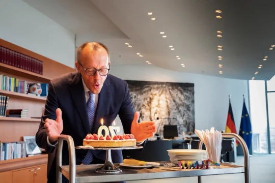 Thủ tướng Đức Friedrich Merz chật vật với lời hứa