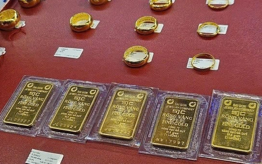 Giá vàng chiều 13/11: Tăng dựng đứng, vượt mốc 154 triệu đồng/lượng