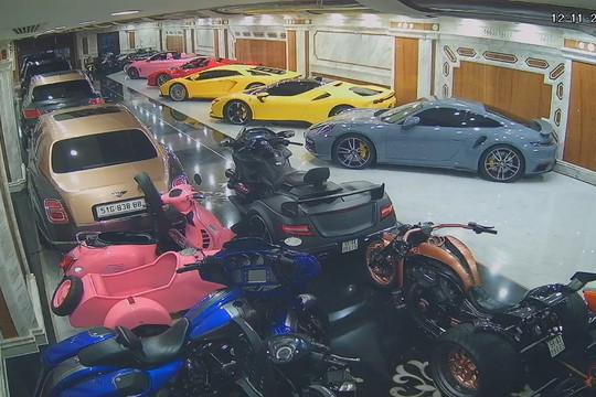 Hoàng Kim Khánh tung ảnh chứng minh dàn siêu xe 500 tỷ vẫn 'nằm yên' trong gara giữa tin đồn chuyển xe ra nước ngoài, dân mạng tinh ý phát hiện điều bất thường
