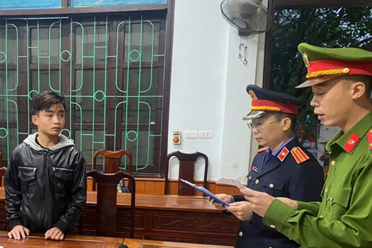 Khởi tố, bắt khẩn một học sinh lớp 11