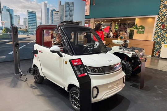 Xuất hiện ô tô điện mini 243 triệu: Chỉ cần bằng lái xe máy, có thể đi được 140km
