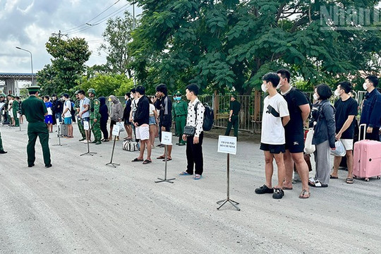 Việt Nam tiếp nhận 3 đối tượng bị truy nã