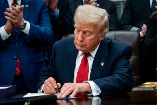 Ông Trump gỡ thuế nhập khẩu với một loạt quốc gia nhằm giảm chi phí sinh hoạt cho người Mỹ