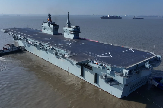 Láng giềng Việt Nam lần đầu tiên thử nghiệm tàu đổ bộ tấn công trên biển, trang bị máy phóng điện từ hiện đại