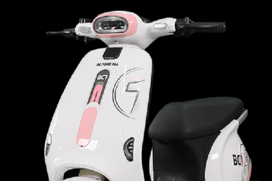 Cận cảnh mẫu xe điện 'quốc dân' mới giá chỉ 13,5 triệu đồng: Pin chạy 100 km/lần sạc, thiết kế thanh lịch hút giới trẻ