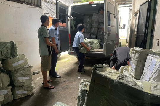 TP.HCM phát hiện 1 tấn kẹo dẻo không nguồn gốc, không nhãn mác được bán tràn lan trên mạng