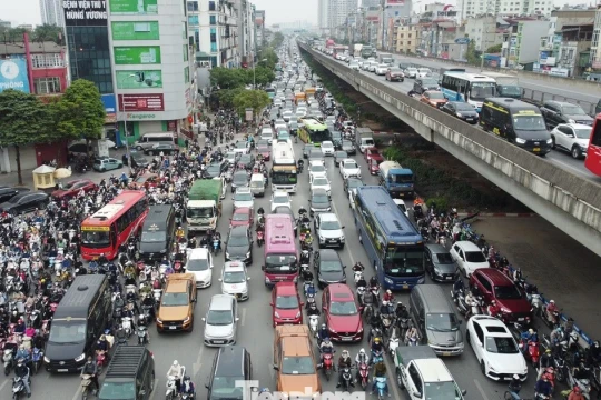Hà Nội: Chuyển đổi sang phương tiện xanh là vấn đề nhạy cảm, nhưng không thể trì hoãn