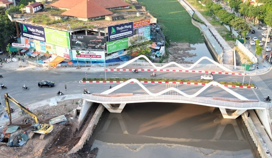 Hai dự án nghìn tỷ trên khúc sông ở trung tâm Ninh Bình gặp khó khi đang thi công