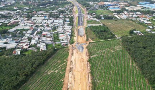 Tuyến cao tốc 18.000 tỷ kết nối 2 tỉnh thành giàu nhất cả nước nguy cơ lỡ hẹn thông xe