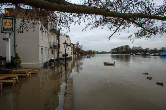 Giới siêu giàu hoảng loạn: Biệt thự chục tỷ có nguy cơ thành 'nhà xây bằng giấy': Chuyện gì xảy ra?