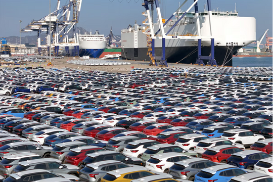 Thị trường xe điện Trung Quốc đang sụp đổ sau khi được rót 230 tỷ USD: Chuyện gì xảy ra?