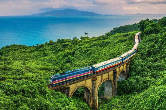 Việt Nam có tuyến đường sắt dài 1.700km, được tạp chí Mỹ công nhận 'đẹp nhất hành tinh'
