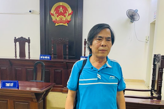 Vụ cựu sinh viên Đại học Kinh tế Quốc dân đòi bồi thường 45 tỷ: Phía bị đơn xin hoãn tòa