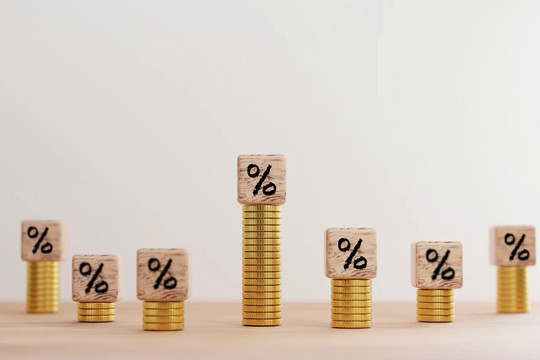 5 ngân hàng đồng loạt tăng lãi suất tiết kiệm, có nhà băng nâng kỳ hạn ngắn lên sát trần