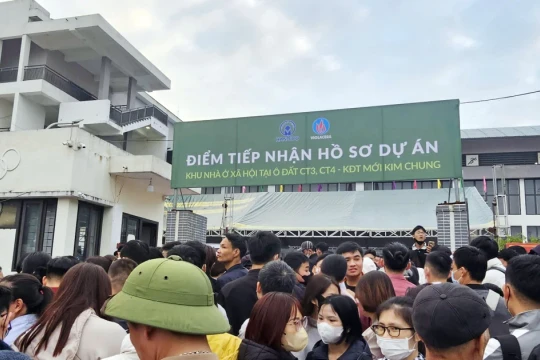 Hàng trăm người chen chân nộp hồ sơ dự án nhà ở xã hội CT3 Kim Chung, giá từ 900 triệu đồng/căn