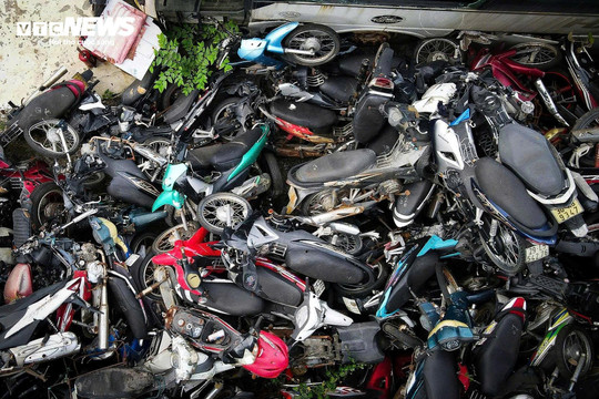 Hàng nghìn xe vi phạm bị bỏ lại, biến bãi giữ thành 'nghĩa địa' giữa lòng Hà Nội