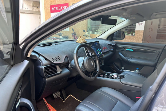 Tài xế lái xe 30 năm dứt khoát 'chia tay' xe xăng sau khi lái thử xe điện, đổi liên tiếp 2 chiếc VinFast VF 8 trong 2 năm: Giờ nghe tiếng máy xăng là ....ngán