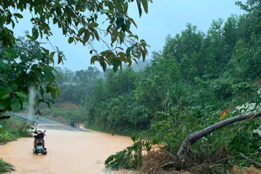 Quảng Trị di dời khẩn cấp nhiều hộ dân để ứng phó với mưa lũ