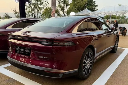 Hãng xe xây nhà máy ở Hưng Yên vừa ra mắt mẫu sedan giá hơn 600 triệu, thiết kế đẳng cấp, công nghệ thời thượng, chạy xa tới 2.500km mới phải tiếp nhiên liệu