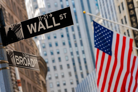 Phố Wall chao đảo phiên 17/11: Dow Jones bốc hơi 557 điểm, vàng tiếp tục giảm, đà bán tháo lan sang cả châu Á