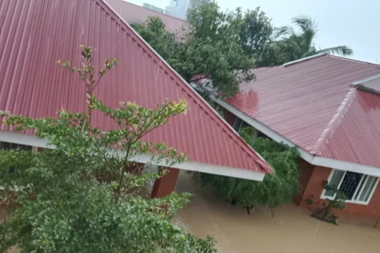 Làng trẻ em SOS Quy Nhơn chìm trong biển nước, di dời khẩn cấp hơn 130 người