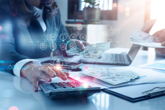 Thanh toán không tiền mặt Việt Nam bùng nổ: 17,8 tỷ giao dịch, QR Code tăng 150% giá trị