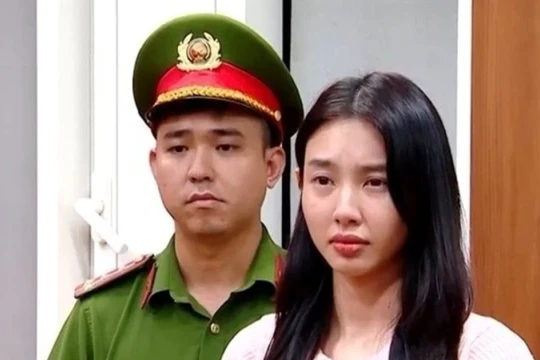 Hôm nay xét xử hoa hậu Thùy Tiên, Quang Linh Vlog