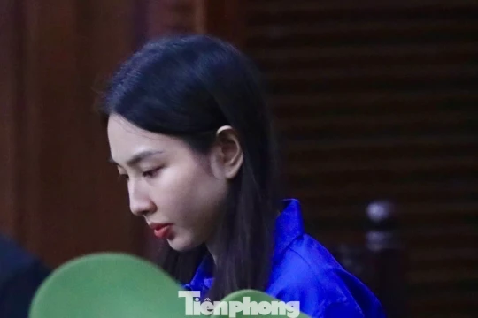 Hoa hậu Thùy Tiên bị phạt 2 năm tù