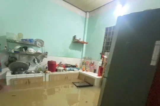 Người dân Khánh Hòa liên tục kêu cứu trong đêm