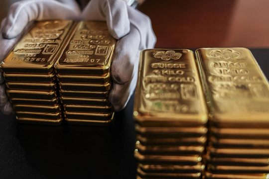 Giá vàng hôm nay 20/11: Lực tăng yếu khi USD bật mạnh, giới đầu tư dự đoán Fed sẽ không hạ lãi suất