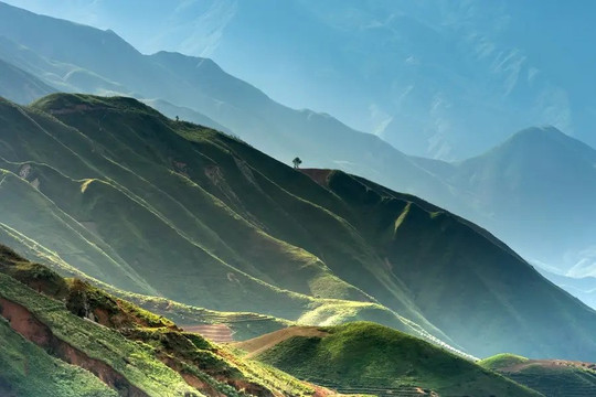 Ngọn núi của Việt Nam bất ngờ xuất hiện băng tuyết: Nằm ở độ cao 2.900m, được ví như 'nóc nhà' của Tây Bắc