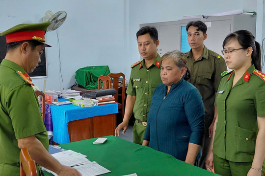 Bắt bà Nguyễn Thị Nghiệp, tịch thu 1 bộ bài tây và 1.300.000 đồng