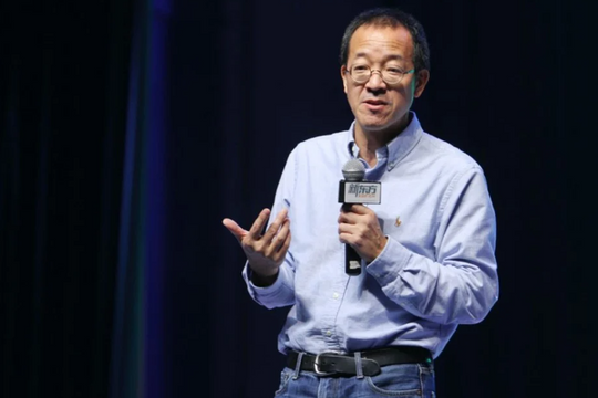 Thầy giáo tiếng Anh sở hữu khối tài sản 44.000 tỷ đồng, bố mẹ làm nông không biết chữ