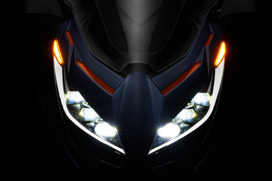 Xe ga phượt của Honda vừa về Việt Nam đã 'chạm trán' đối thủ: Zontes ra mắt bộ đôi trang bị 'trên cơ', giá nhẹ hơn hàng chục triệu