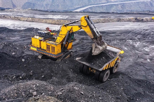 Người đàn ông phát hiện mỏ 'vàng đen' 330 triệu tấn, trị giá hơn 371.000 tỷ, gây chấn động cả thế giới