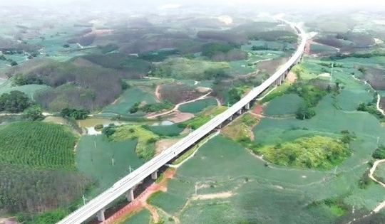 Sắp thông xe tuyến đường sắt cao tốc kết nối trực tiếp với Trung Quốc